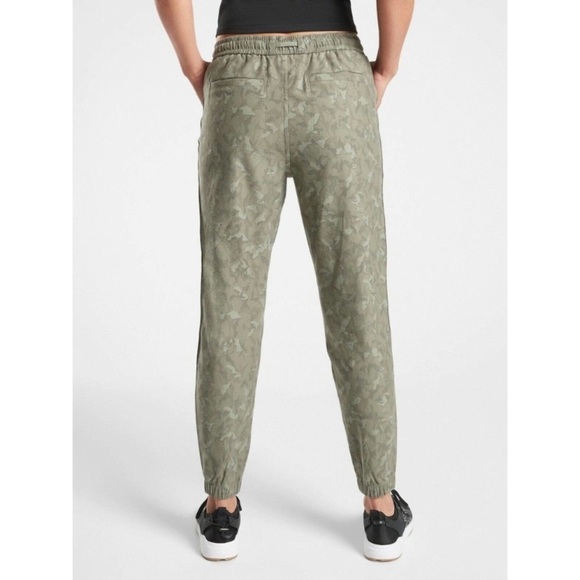 Athleta | Printed Farallon Camo Jogger Size 8 - Picture 4 of 12